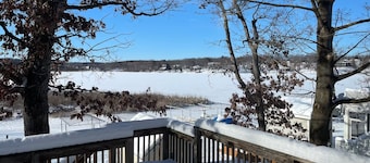 Stunning Family Lake House on Lake Beulah near Alpine Valley 90 min from Chicago