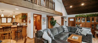 Stunning Family Lake House on Lake Beulah near Alpine Valley 90 min from Chicago