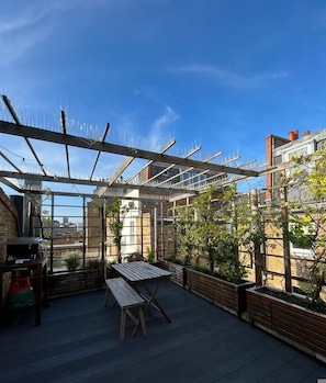 House, Smoking - Modern East London Terrace (London)