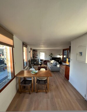 House, Smoking - Modern East London Terrace (London)