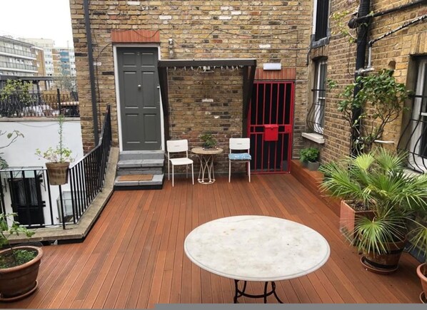 House, Smoking - Modern East London Terrace (London)