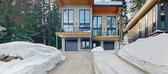 Bigfoot's Basecamp - 4BR Snoqualmie Pass Retreat, Hot Tub, Pets Welcome