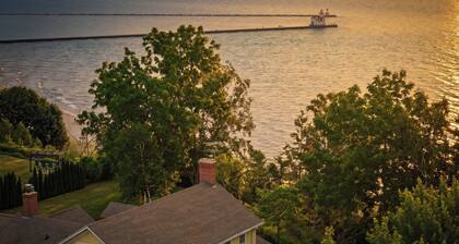 Historic Lake Michigan Retreat - The Harbortown Grand