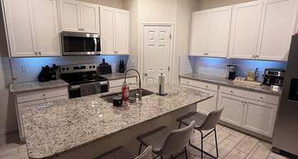 Modern 3BR Retreat, Family Friendly, Near Fort Myers