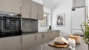 Coffee/tea maker, fridge, microwave, oven