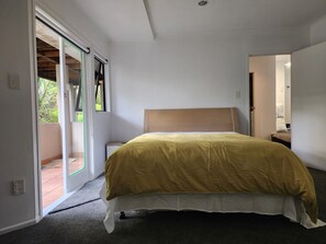 3 habitaciones, tabla de planchar con plancha, wifi y ropa de cama 