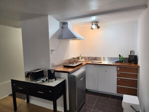Private kitchen - Entire Ground-floor: Spacious 145m2 (Auckland)