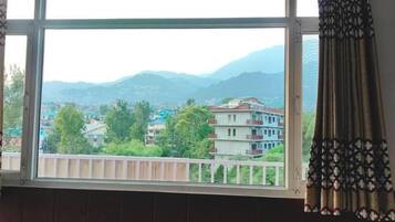 Deluxe Double Room, Balcony, Mountain View | Interior
