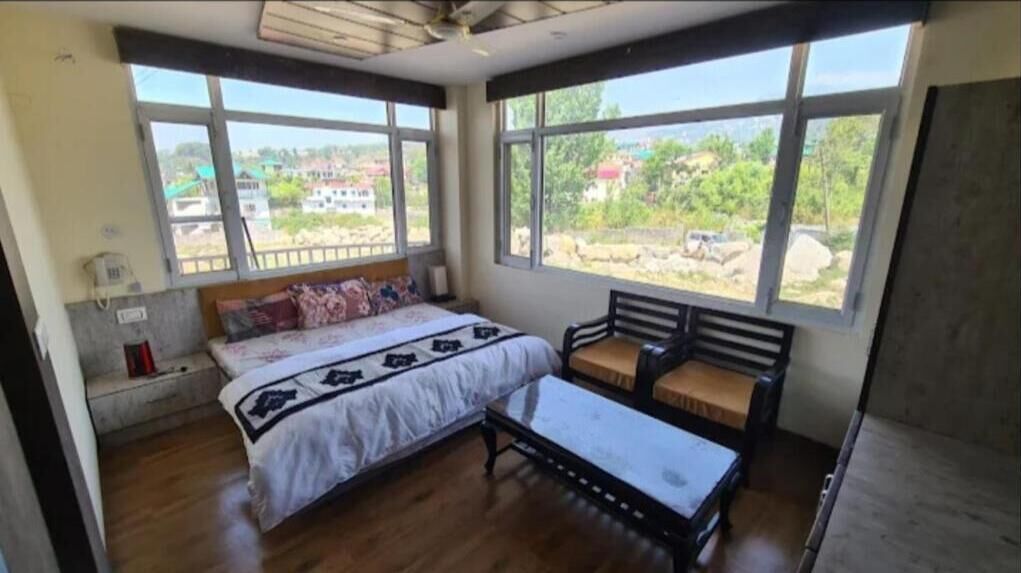 Deluxe tweepersoonskamer, balkon, uitzicht op bergen | Gratis wifi
