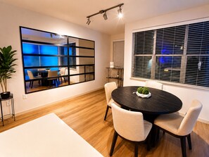 Dining - Charming 2-bedroom townhome with AC in perfect West Sacramento (West Sacramento)