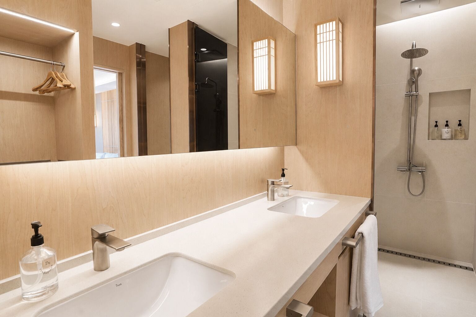 Deluxe Double Spa Room - City View | Bathroom