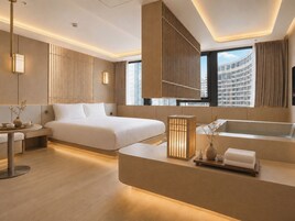 Cortinas opacas, tabla de planchar con plancha, wifi gratis
