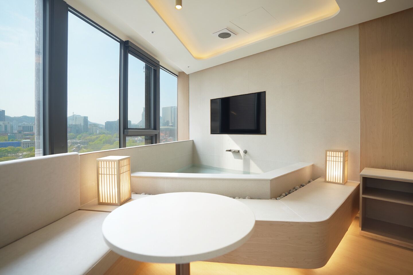 Deluxe Double Spa Room - Plaza View | Pimennysverhot, silitysrauta/-lauta, ilmainen Wi-Fi, vuodevaatteet