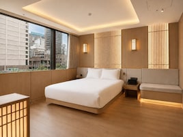 Habitación básica doble, vistas a la ciudad | Cortinas opacas, tabla de planchar con plancha, wifi gratis