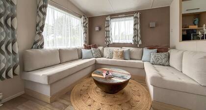 Cozy home in Sint Kruis with WiFi