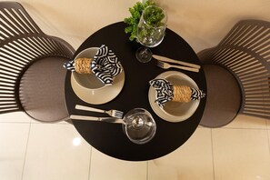 Dining - Cozy Studio in Arima with AC, WiFi & self check-in. Near to airport & shops (Arima)