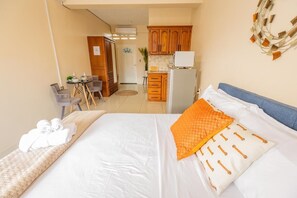 1 bedroom, iron/ironing board, WiFi, bed sheets - Cozy Studio in Arima with AC, WiFi & self check-in. Near to airport & shops (Arima)