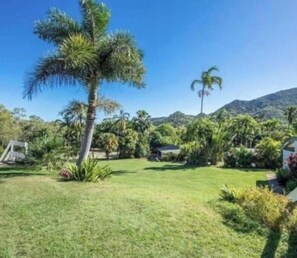 Property grounds - 71 Mandalay : Deluxe Studio (Nelly Bay)