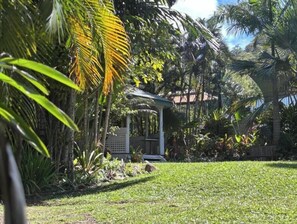 Property grounds - 71 Mandalay : Deluxe Studio (Nelly Bay)