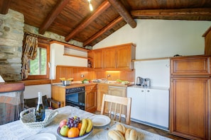 Private kitchen - La Capannina, Cimo, Switzerland (Cimo)