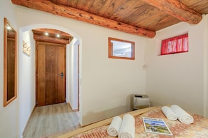 Interior - La Capannina, Cimo, Switzerland (Cimo)