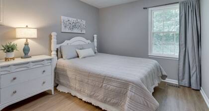Sunset Duplex 2 - Cozy 2-bedroom, pet friendly with fenced yard in Murfreesboro!