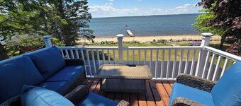 Comfortable 3-bedroom 2 bath home with beach on Little Bay de noc. Pets welcome!