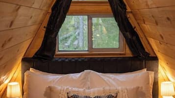 1 bedroom, desk, iron/ironing board, WiFi