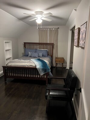 Iron/ironing board, WiFi, bed sheets - Beautiful 3-bedroom house with AC in charming Danville (Danville)