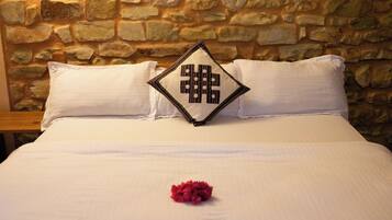 Double Room, 1 King Bed, Balcony, Garden View