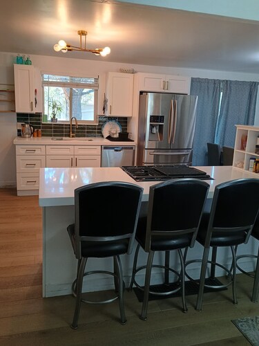 Cool 3-bedrm house near St Mark's hospital and parks in charming Millcreek Utah 
