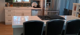 Cool 3-bedrm house near St Mark's hospital and parks in charming Millcreek Utah 