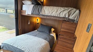2 chambres, fer et planche à repasser, Wi-Fi, draps fournis