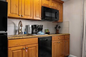 Private kitchen - NEW ORLEANS - LAST MINUTE SPECIAL! 1 Bedroom Suite - Sat, Jun 20 to Sun, Jun 28 (New Orleans)