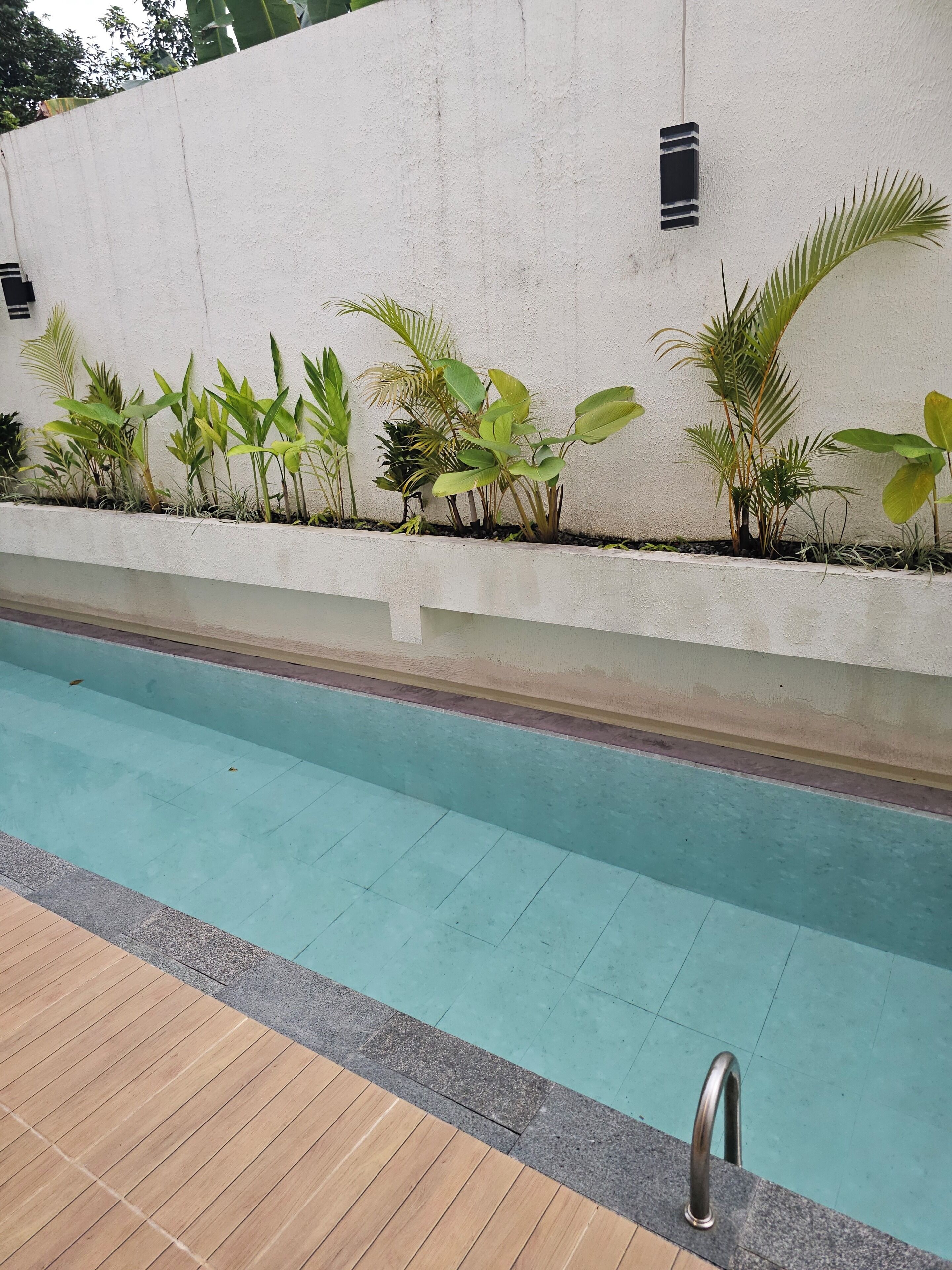 3 outdoor pools