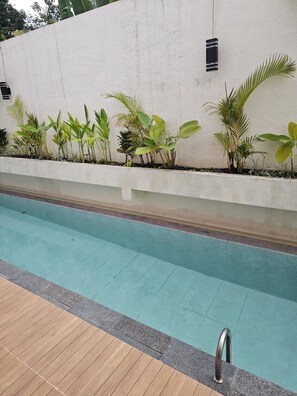 3 kolam renang outdoor