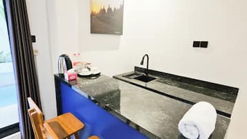 Kamar Twin Superior, patio, pemandangan kolam renang | Interior