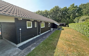 Exterior - Beautiful home in Væggerløse with sauna (Væggerløse)