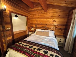 2 bedrooms, free WiFi, bed sheets - Cozy Donner Lake Cabin, Mountain Setting & Beach Access (Truckee)