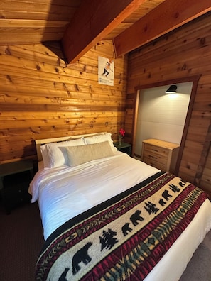 2 bedrooms, free WiFi, bed sheets - Cozy Donner Lake Cabin, Mountain Setting & Beach Access (Truckee)