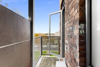 Serenity Cloud Apartment in Vibrant Footscray