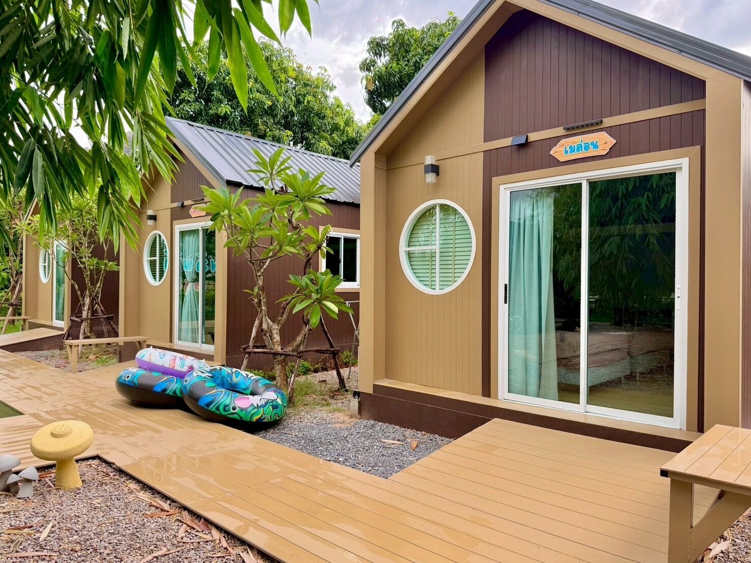 A bungalow with a sliding glass door, a small deck, and a sign indicating a 10% discount.