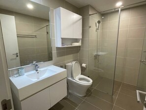 Doccia, asciugacapelli, sapone
