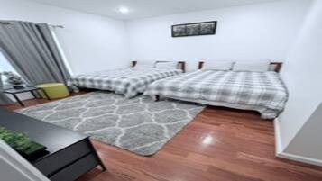 4 bedrooms, iron/ironing board, WiFi, bed sheets