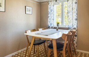 Dining - Awesome home in Lärbro with house sea view (Lärbro)