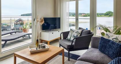 Cozy home in Brommösund with lake view