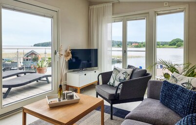 Cozy home in Brommösund with lake view