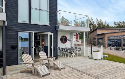Cozy home in Brommösund with lake view