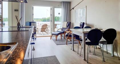 Cozy home in Brommösund with lake view