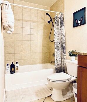 Hair dryer, towels, soap, toilet paper - Strip Area Condo, Pool, Spa & Gym Access (Las Vegas)